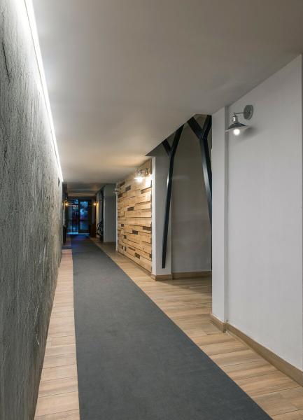 Deckenkonstruktion erhält durch das Aluminium LED Profil eine hochwertige, wartungsarme Lösung